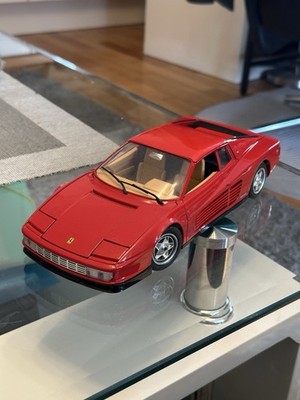 1:18 Ferrari Testarossa 1984 Model Car / Burago Collection