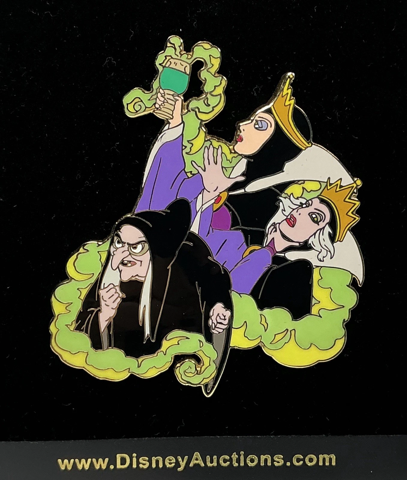 Disney Auctions Snow White Evil Queen Jumbo Transformation HTF LE/100 Pin