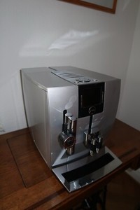 JURA IMPRESSA J9.3 One Touch 3,5 Zoll TFT Kaffeevollautomat - Brillantsilber