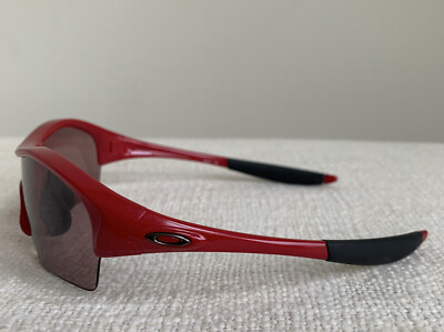 Oakley endureスポーツサングラス パープル/レッド OAKLEYオークリーから女性用のスポーツサングラス、Enduring