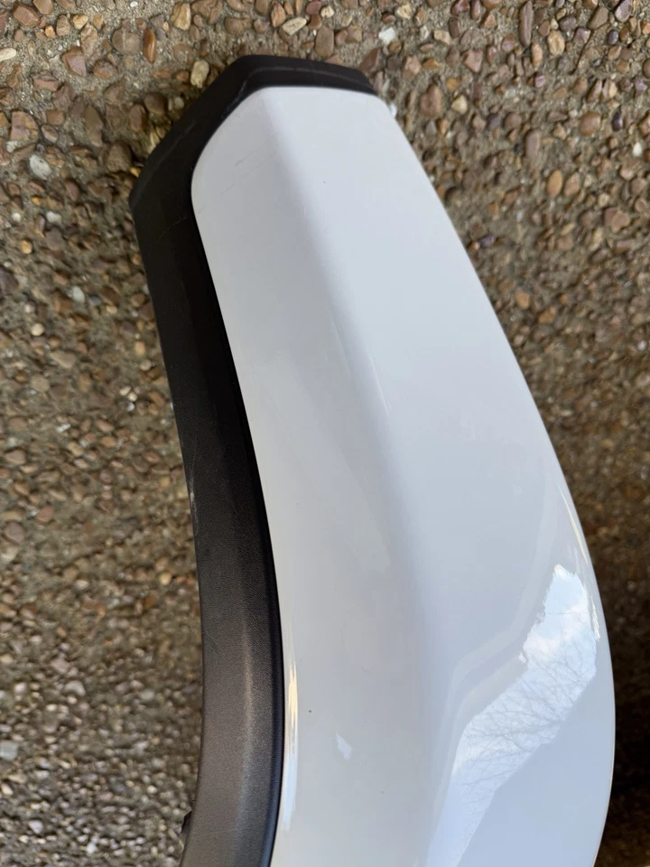 Jeep Wrangler JL 2018-2025 guardabarros deportivo acampanado pasajero trasero derecho blanco PW7 OEM Foto 4 de 4