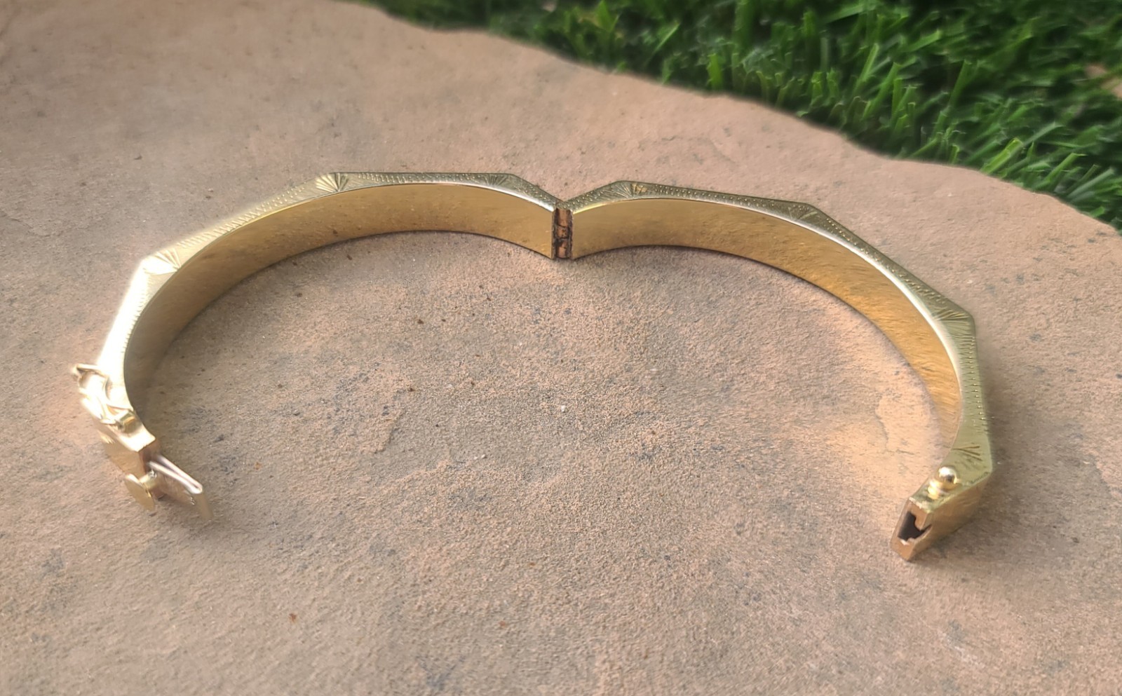 14k Solid Yellow Gold Hinged Octogonal Bangle 6" … - image 12