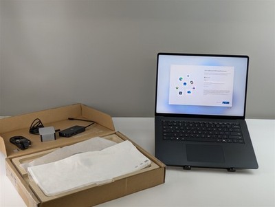 Microsoft Surface Laptop 7 Intel Ultra 7 268V 32GB RAM 1TB SSD 15'' Arc 140V W11P
