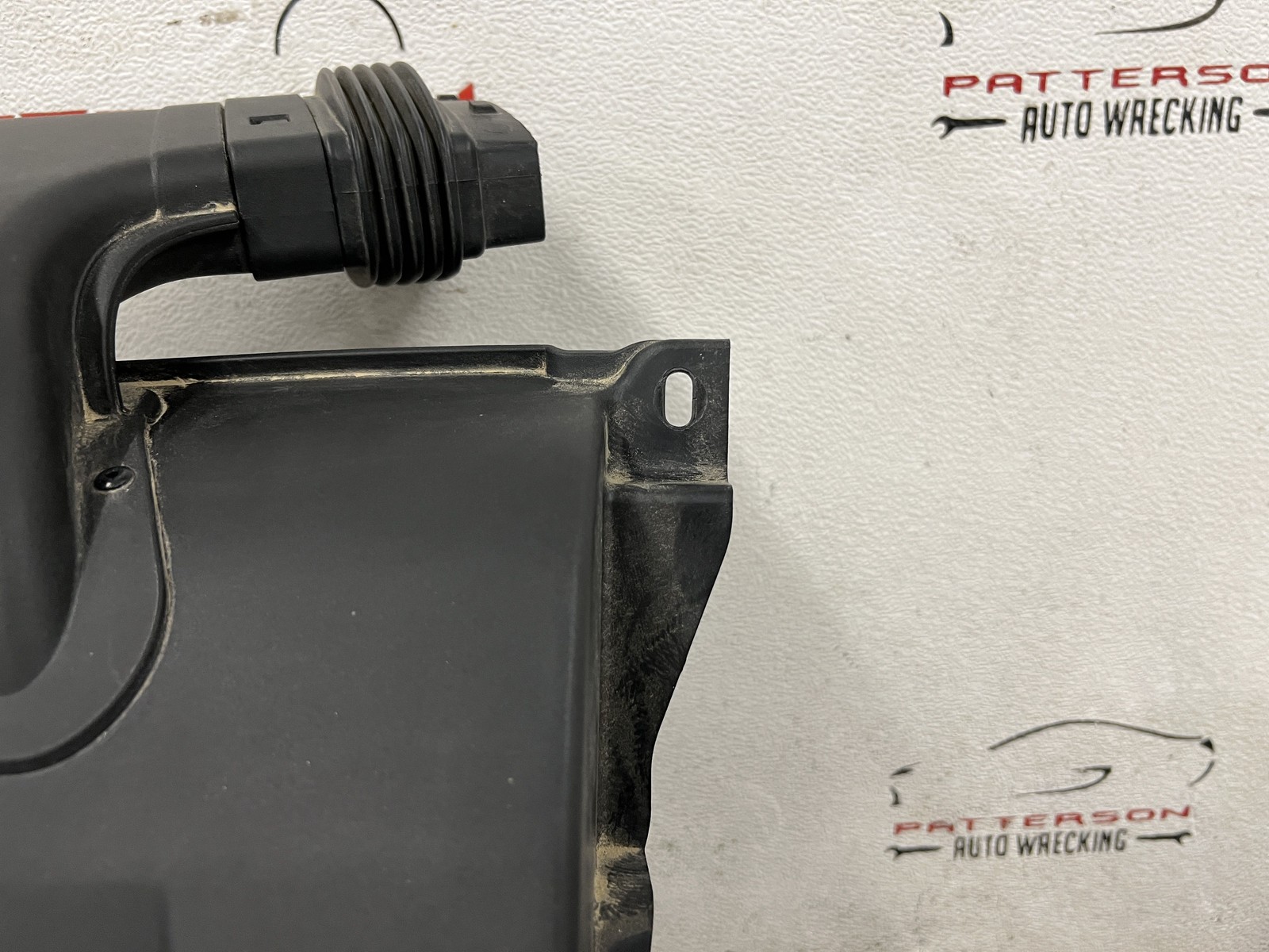 14-20 MASERATI GHIBLI FRONT RADIATOR AIR GUIDE DEFLECTOR SHROUD INTAKE DUCT OEM