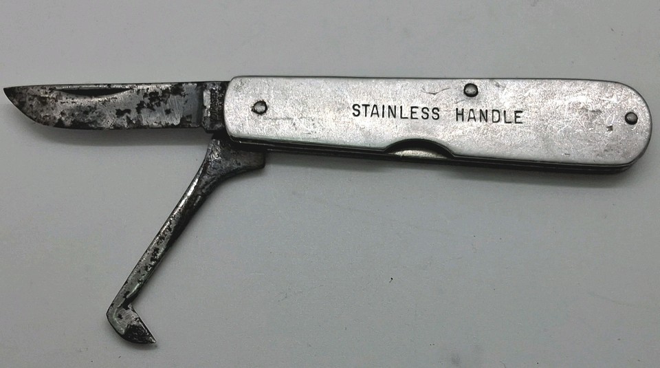 The 'Rooster Nutter' — a Kutmaster poultry castration knife that is simultaneously a legit piece of American agricultural history and the most memorable stocking stuffer name ever.