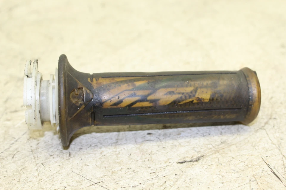 SUZUKI GSXR750W 750 1995 OEM DERECHA IZQUIERDA CLIP MANILLAR JUEGO PAR D28D Foto 2 de 4