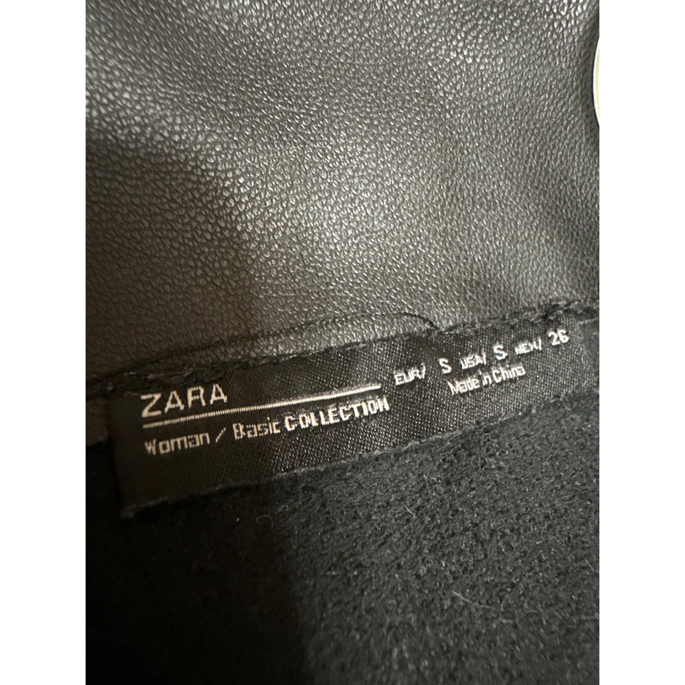 Camiseta sin mangas corta Zara para mujer negra imitación cuero vegano sin mangas con cordones espalda talla S Foto 3 de 4