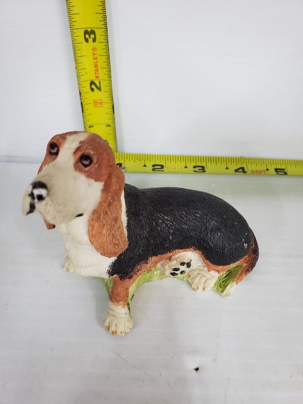 Charmstone Basset Hound Earl Sherwan Dog Figurine