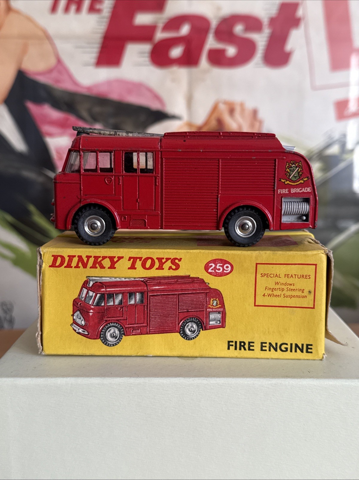 DINKY TOYS England 259. Pompiers / FIRE ENGINE. Produit de 1961