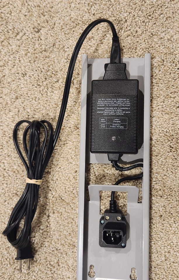 Cargador de Batería Arjo Huntleigh NDA 8200 Sara 3000 Probado Completo Funcionamiento Foto 3 de 3