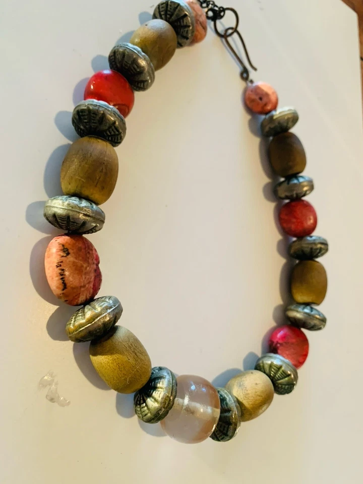 Vintage Artesano - Collar de Cuentas Tribal Boho - Madera, Piedra Teñida, Vidrio y Metal Foto 2 de 4