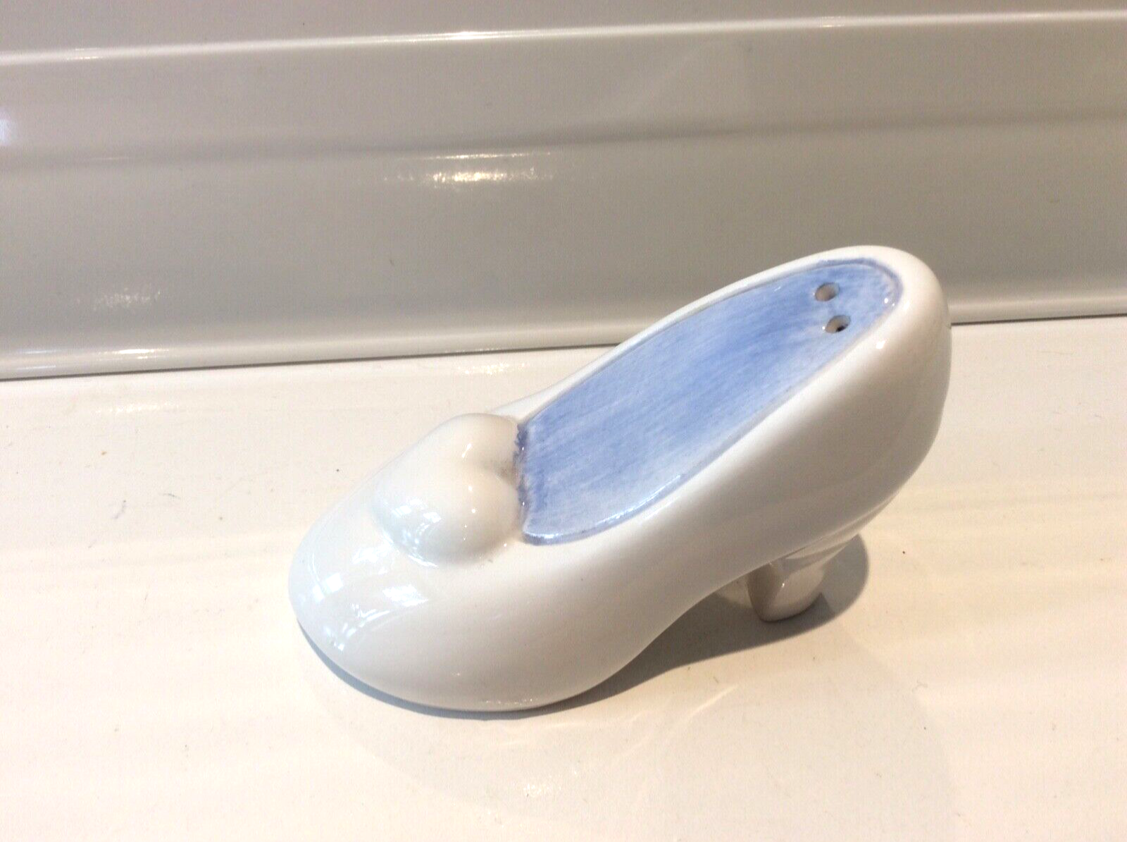 SAOLA Vintage Cinderella Ceramic Salt And Pepper Shaker ( x1 Cinderella Slipper only )