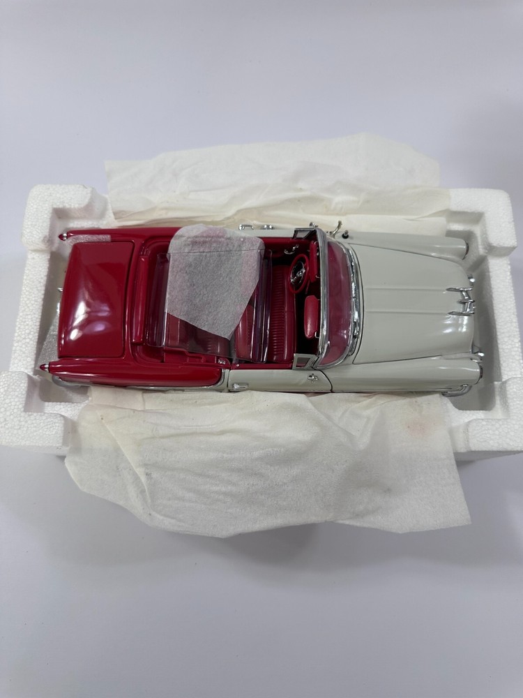 1955 Oldsmobile Super 88 1:24 Scale Danbury Mint Diecast Collectible with Display Box