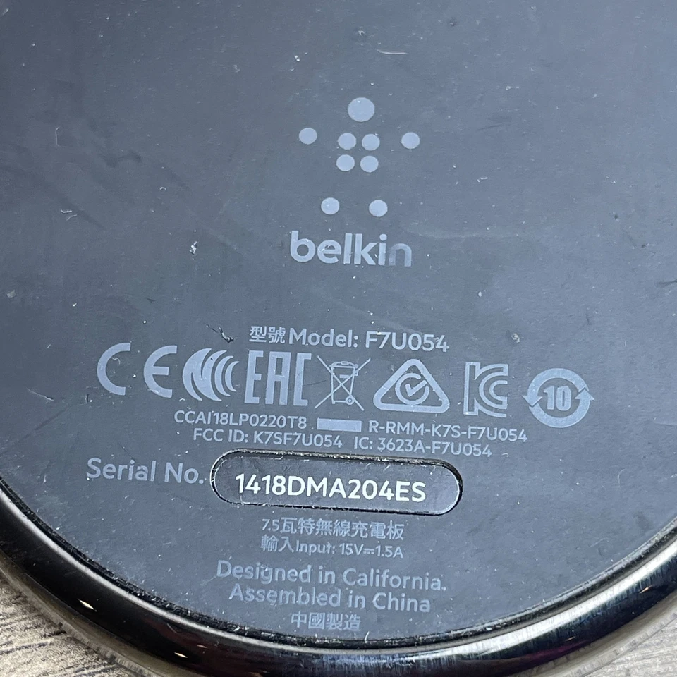 Almohadilla de carga estándar Belkin Boost Up F7U050 negra inalámbrica Qi para Apple iPhone Foto 3 de 3