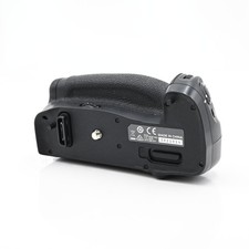 Nikon MB-D17 Multi Power Battery Pack for Nikon D500 014