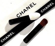 Chanel Eyeshadow Brush And Applicator Set