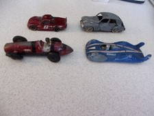 un lot de 4 voitures miniatures 3de marque dinky toys