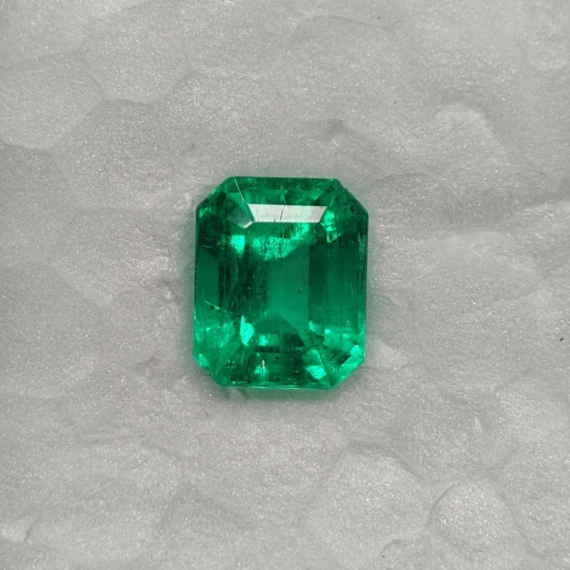 Natural Emerald 0.55 ct, approx. 5.0mm x 4.0mm x 3.6mm, Jewelry Removal e0016