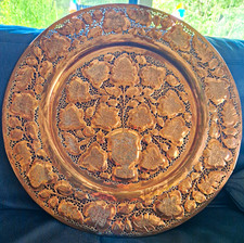 Gro&szlig;er Wandteller/ Tablett mit floralem Pflanzen-Durchbruchmuster