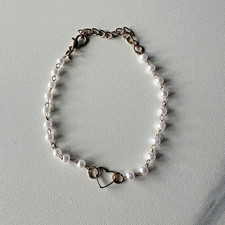 Faux Pearl Bracelet Gold Toned Heart Detail Cream Beads Elegant Wedding Bridal