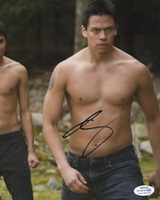 Chaske Spencer Twilight Autographed Signed 8x10 Photo ACOA