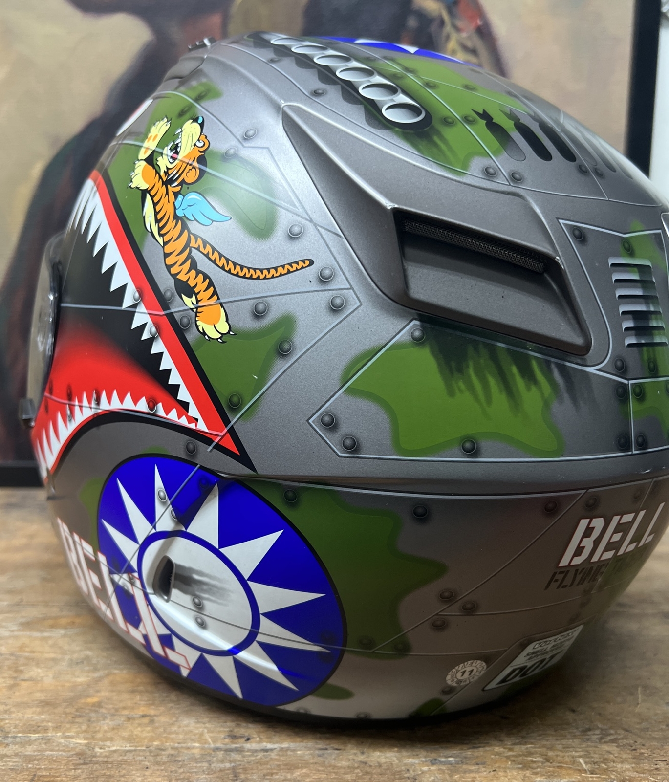 BELL VORTEX FLYING TIGERS Full Face Helmet size XL Used Motorcycle