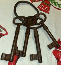 VTG X-Large Iron Skeleton Keys Ring Keyring Rustic Antique Style Decor Keychain
