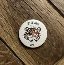 Esso Tiger / Put me in - Vintage Retro Pin Badge 3cm 1980s