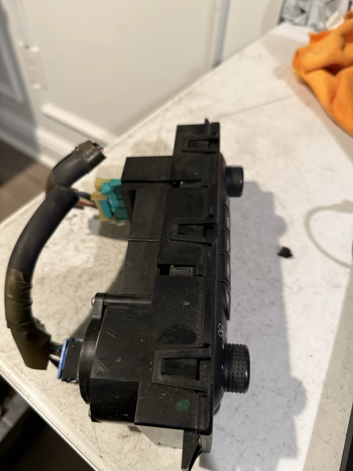 1998 - 2002 Oldsmobile Intrigue Climate Control Heater A/C - Image 2 of 4