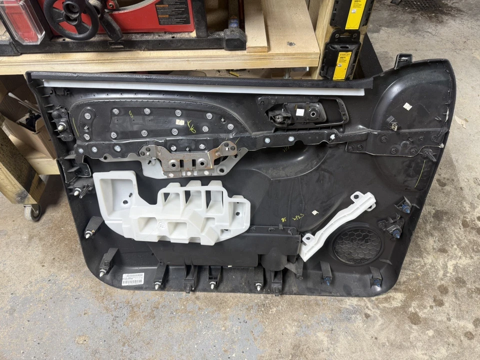 10 11 12 13 雪佛兰 Tahoe 育空郊区 Denali 乘客前门板 原始设备制造商 — 第 2/2 张图片