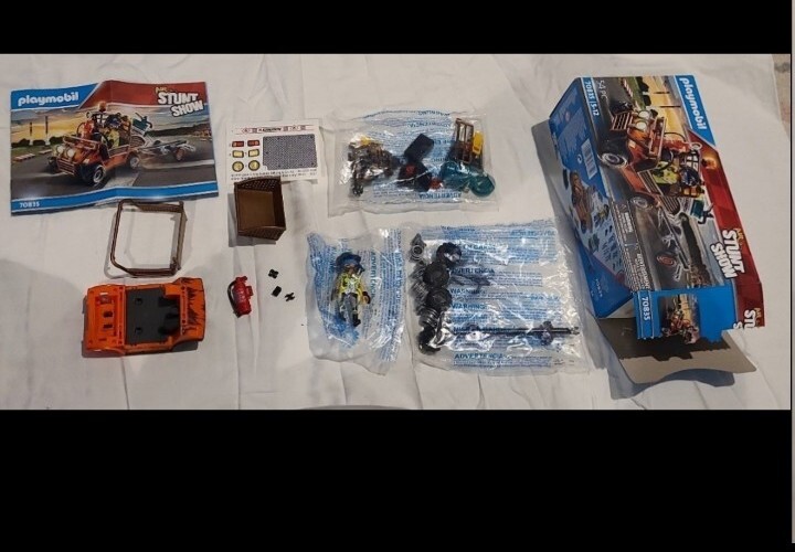 Playmobil Air Stunt Show Mobile Repair Service Building Set 70835