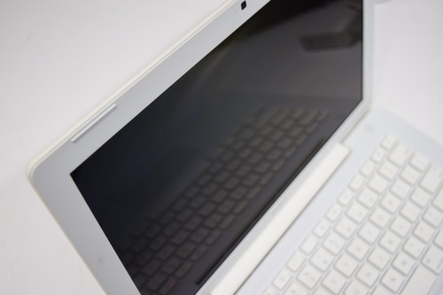 Apple MacBook A1181 2008 2,13 GHz Core 2 Duo 4 GB RAM 500 GB HDD OSX 10,11 excelente - Imagen 4 de 13