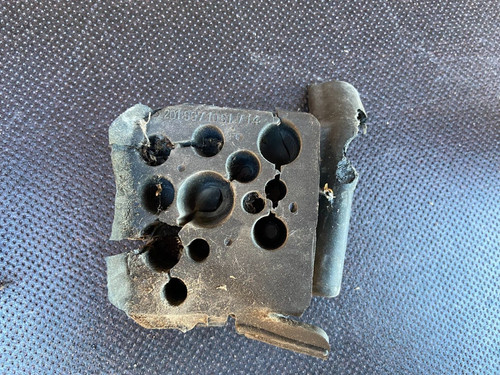 Mercedes W201 Motorraum Kabeldurchführung Gummi Rechts A2019971081