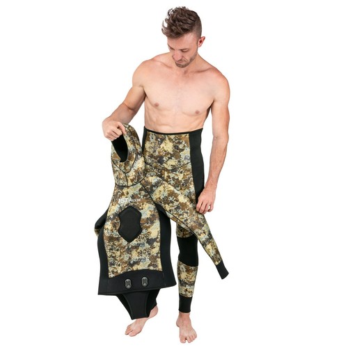 IST 5mm TwoPiece Camo Freediving Wetsuit eBay