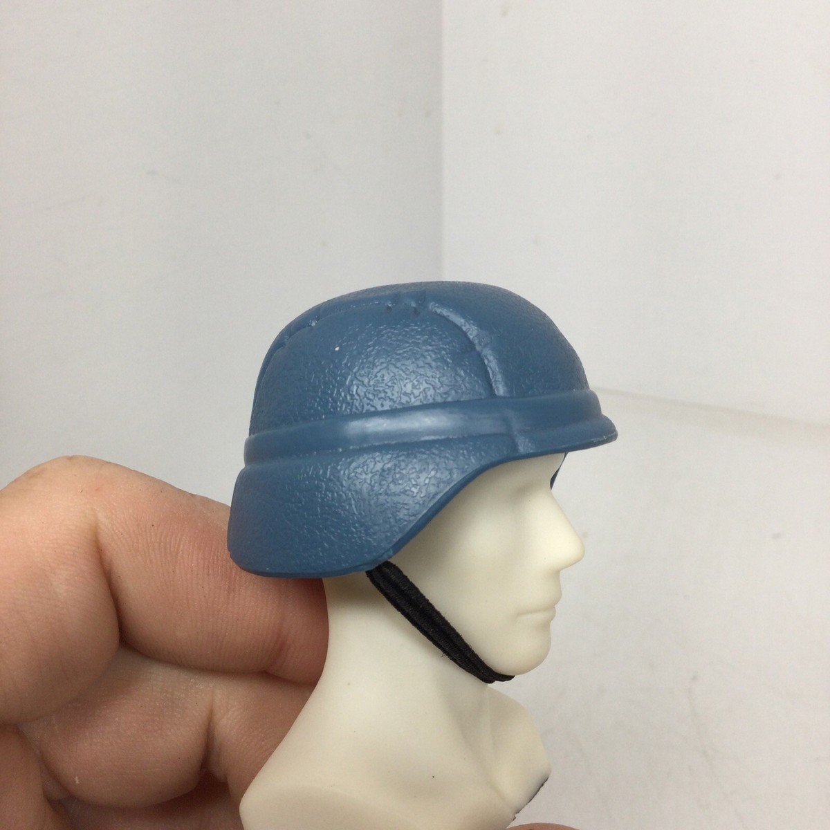 1/6 GI JOE MODERN UN UNITED NATIONS PEACEKEEPERS HELMET HASBRO