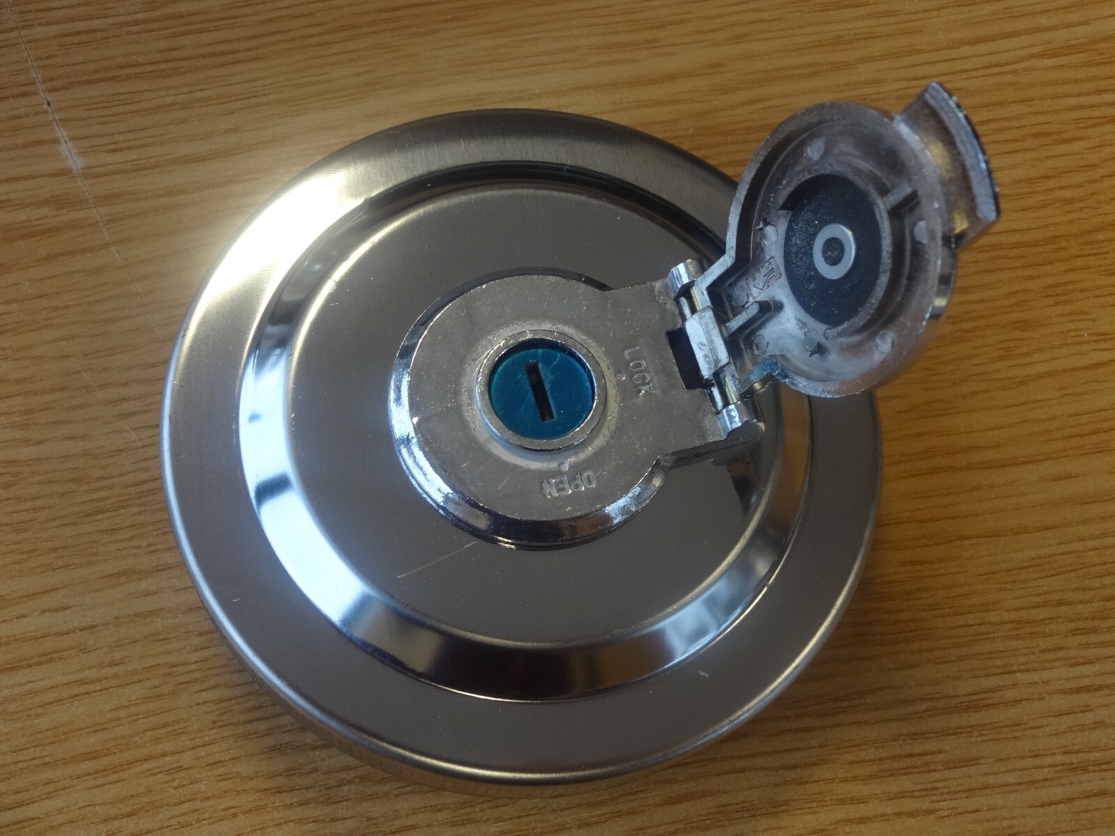 FUEL CAP & KEY for 4361638 Hitachi EX60 EX120 EX200 ZX130 ZX210 235