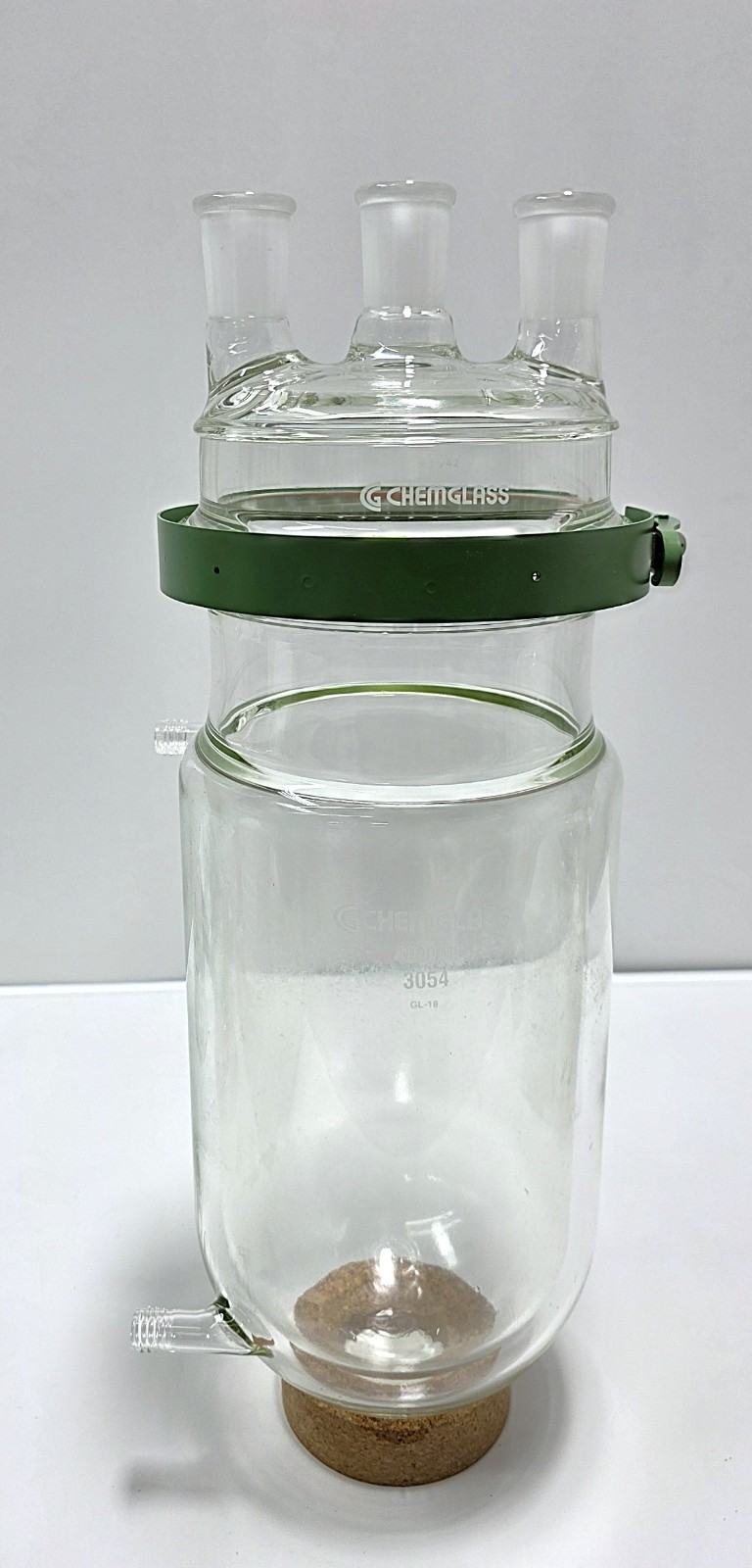 CHEMGLASS 4000mL Reaction Vessel, Cylindrical, Jacketed , with 3 Neck Lid 29/42