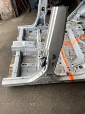 TOYOTA PRIUS W5 Linke metallische Seitenschwellerabdeckung 1.80 2016 31611857