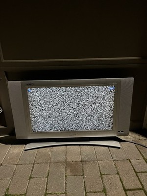 Magnavox 26MF605W/17 26'' LCD TV for Retro Gaming 720p Component/S-VIDEO/VGA