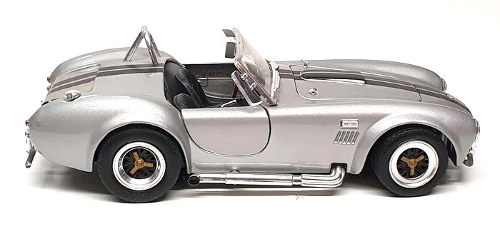 Road Legends 1/18 Scale Diecast 11725A - Shelby Cobra 427S/C - Silver - Image 4 of 4