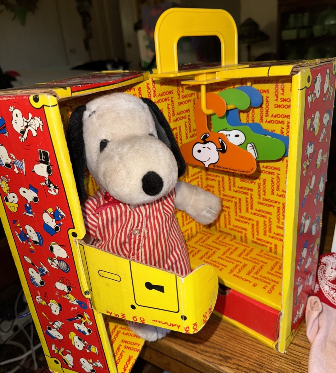 Vintage Peanuts Snoopy 1963 Wardrobe Trunk Plush Many Outfits