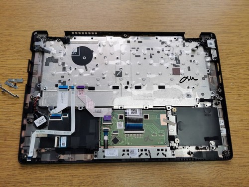 Oryginalny Dell Latitude 5300 P97G Palmrest Upper Case & Touchpad + klawiatura brytyjska OEM - Zdjęcie 2 z 18