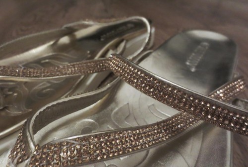 Topway Zehentrenner Sandalen Gr. 39 gold/beige mit Strasssteinen Sommer metallic - Bild 5 von 6