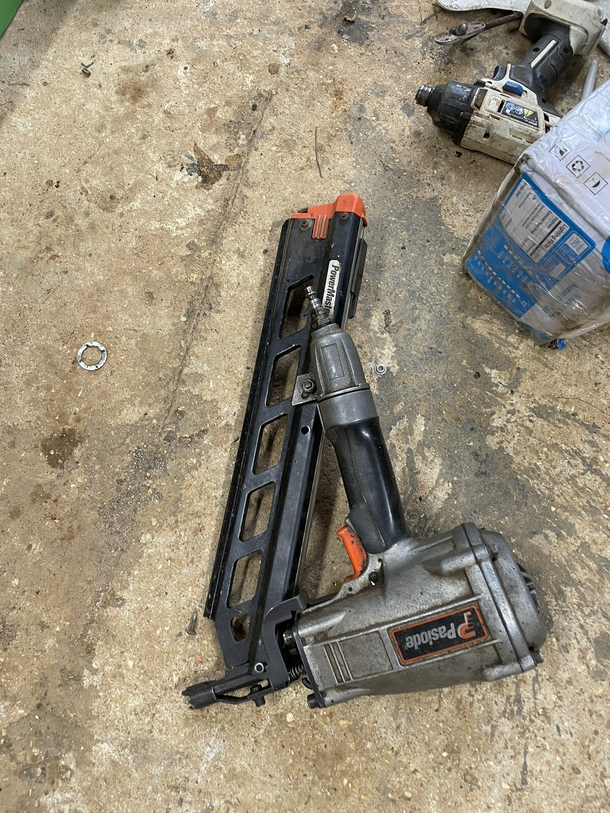 Paslode F350S Pneumatic Framing Nailer RounDrive Silver PowerMaster
