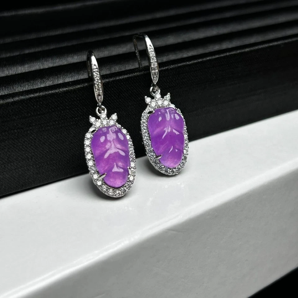 Pendientes de jade violeta natural con diseño de hoja de halo de diamantes de plata de ley Foto 2 de 4