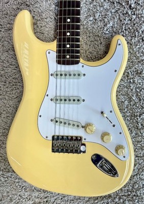 Fender Yngwie Malmsteen Stratocaster 6 String Scalloped Rosewood