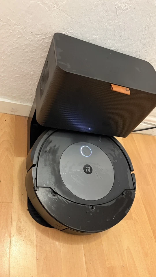 iRobot Roomba Combo J7+ Wisch- und Saugroboter, Foto 1 von 4