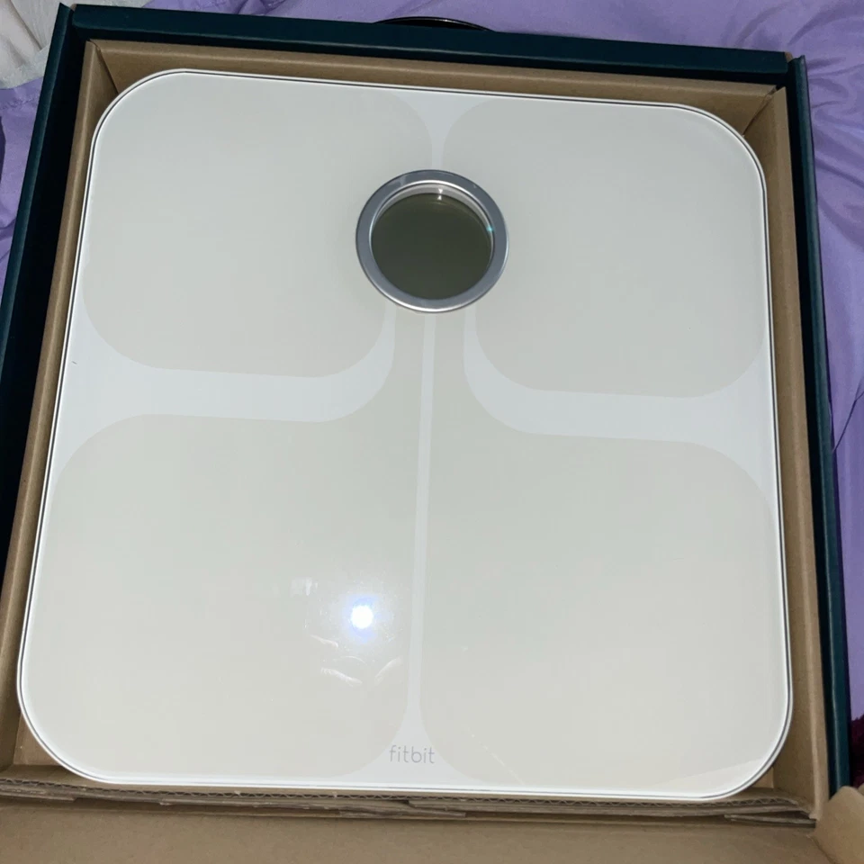 Умные весы Fitbit FB203WT Aria Air Global - белые - Изображение 3 из 4