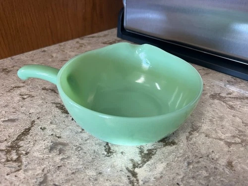 Vtg Fire King Green Jadeite Glass Skillet Soup Bowl with Spout and Handle USA