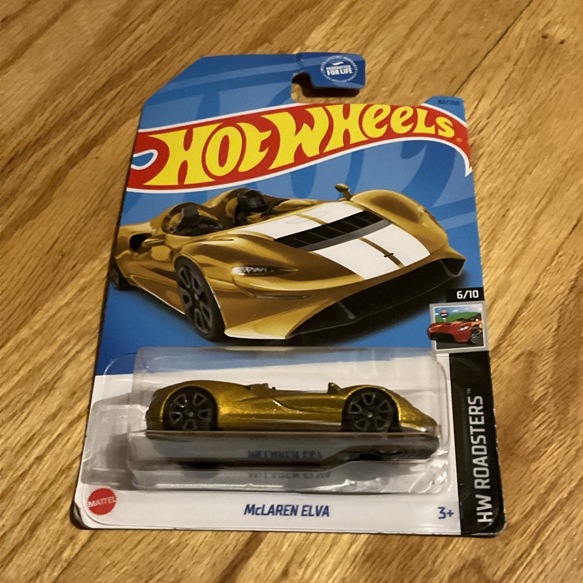 Hot Wheels McLaren Elva Oro &ndash; Serie HW Roadsters &ndash; Scala 1:64 &ndash; Modello Diecast HKH40 &ndash; Edizione 2023